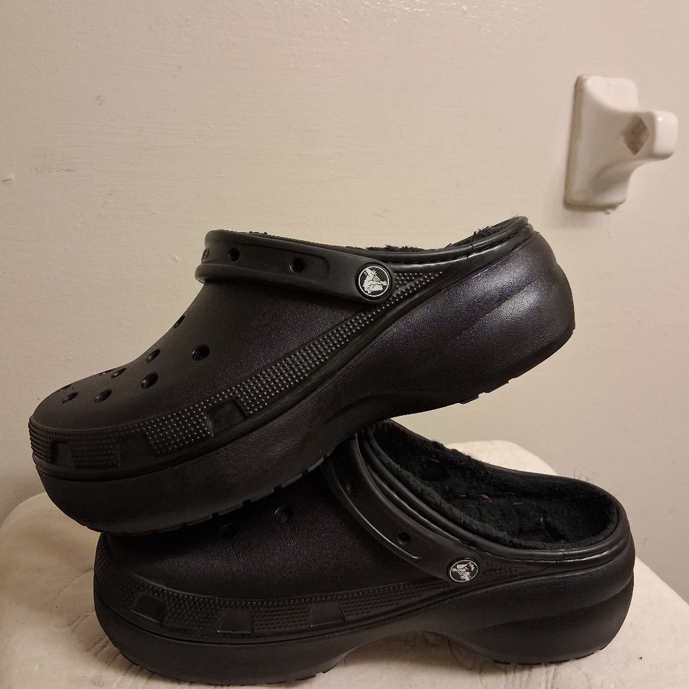 CROCS Black Classic Clogs - Picture 14 of 16